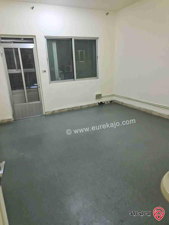 شقة تجارية مساحة 120م للايجار في عمان - جبل النصر تصلح لعيادة أو مكاتب