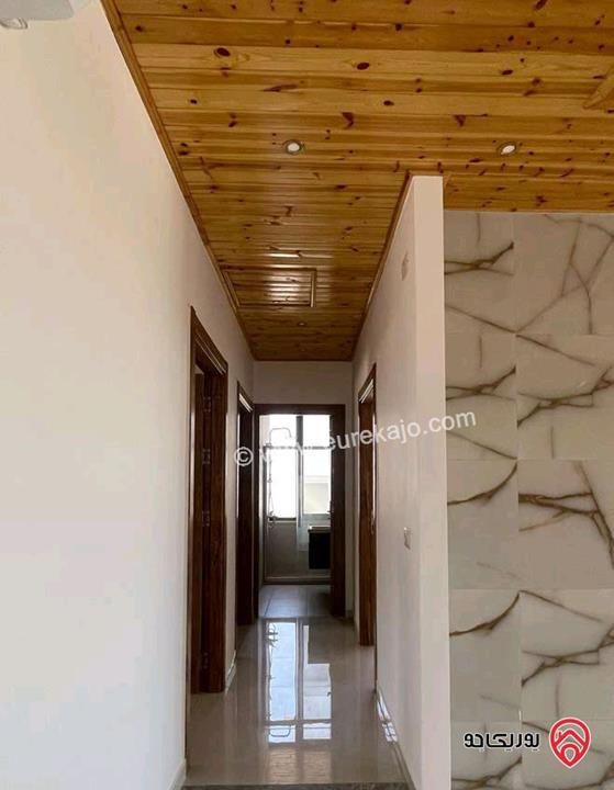 روف فارغ مساحة 160م داخلي و 40م خارجي للإيجار في عمان - ام السماق 