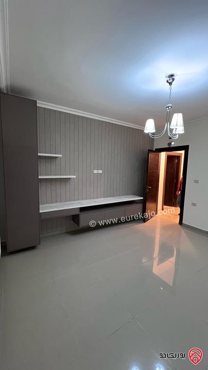 شقة طابق أخير مع روف مساحة 280م باطلالة خلابة للبيع في عمان - ضاحية النخيل من المالك مباشرة 