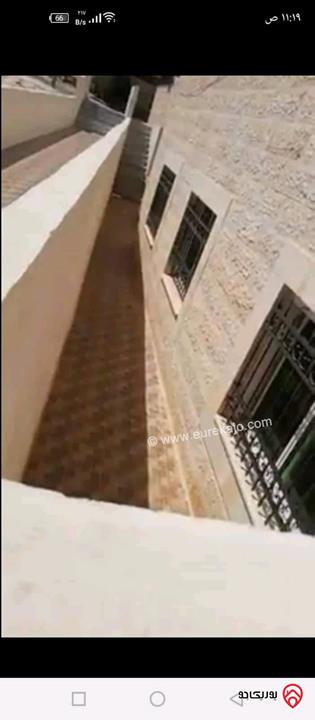 ثلاث شقق مساحة 130م طابق أول وتسوية للبيع في عمان - ماركا الشمالية 