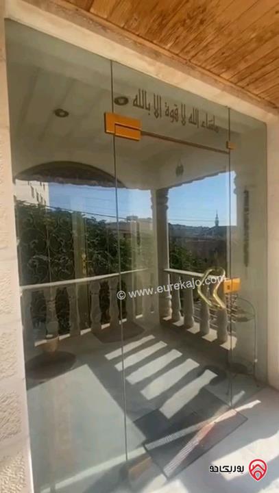 فيلا دوبلكس مساحة 490م على أرض 310م للبيع في الزرقاء