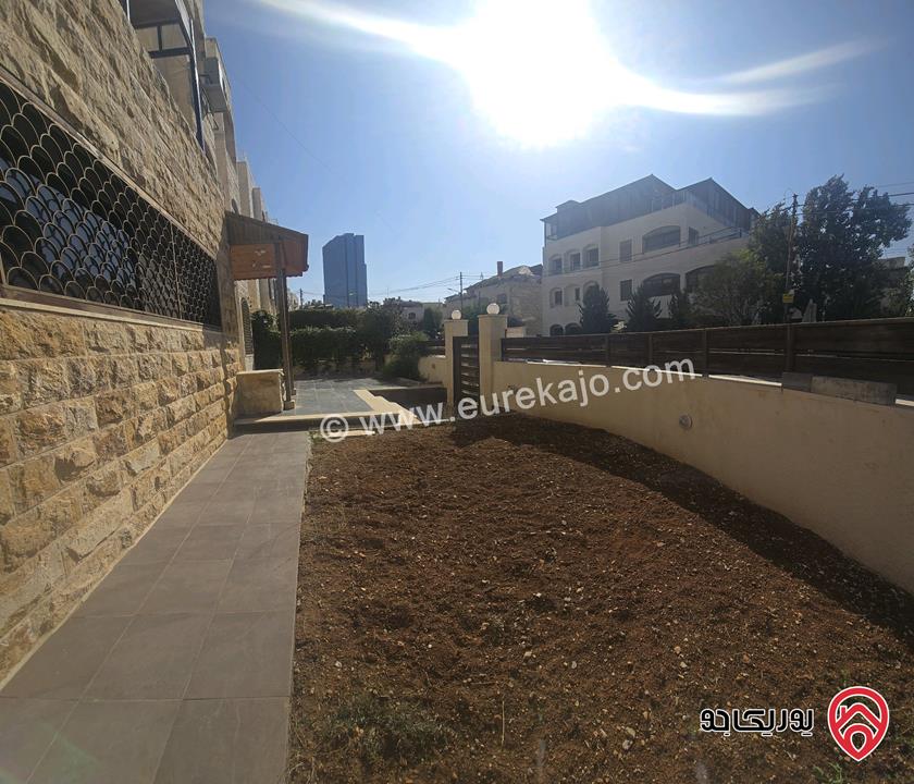 شقة أرضية مساحة 280م داخلي و 200م خارجي للبيع في عمان - ام اذينة