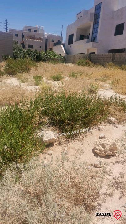 ارض استثمارية مساحة 892م للبيع في عمان - صافوط