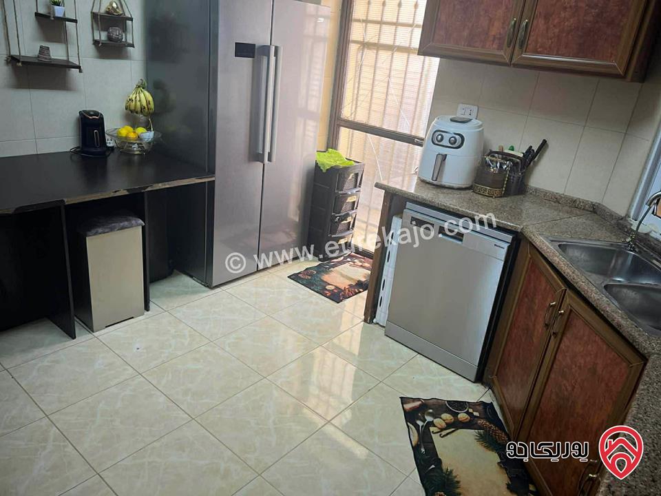 شقة مميزة طابق أرضي دوبلكس مساحة داخلية 220م ومساحة خارجية 190م للبيع في عمان - القويسمة