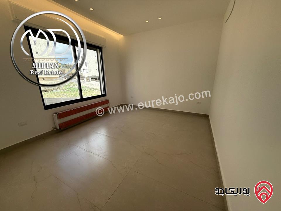 شقة ارضية للبيع في عمان - دير غبار مساحة 185م مع ترس 100م تشطيبات و ديكورات عصرية فاخرة جديدة لم تسكن