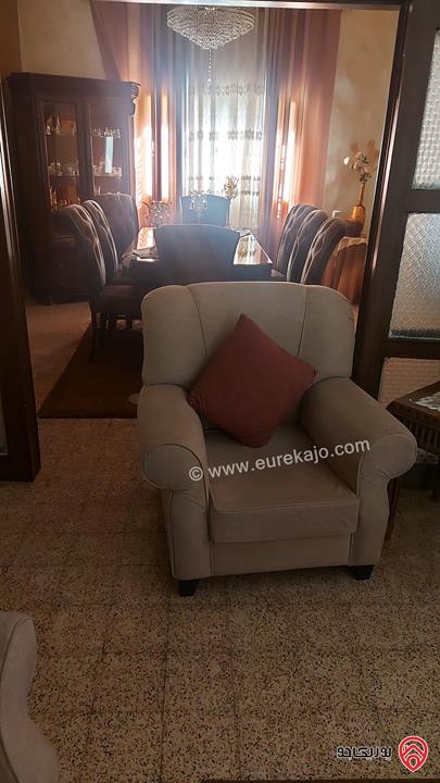 بناية سكنية مكونة من 3 طوابق تحتوي 4 شقق على ارض 456م للبيع في عمان - جبل النزهة