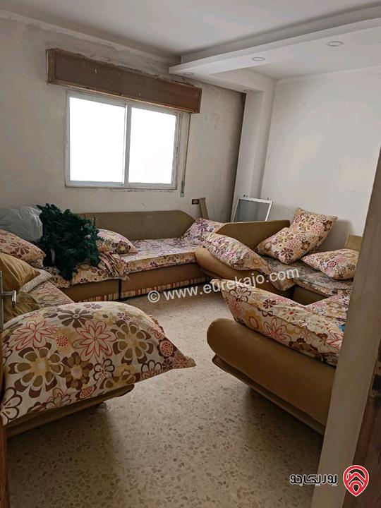 (التواصل فقط عن طريق الواتساب) منزل مع حديقة مساحة 220م على أرض 685م للبيع في اربد - الحي الشرقي