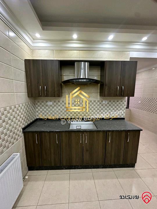 شقة فارغة طابق ثالث مساحة 210م للإيجار في عمان - الصويفية 