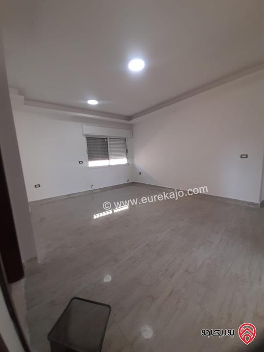 شقة طابق ثالث مساحة 180م للايجار في عمان - ام السماق