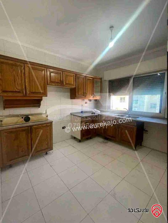 شقة فارغة مساحة 170م طابق ثالث للايجار في عمان - الرابية