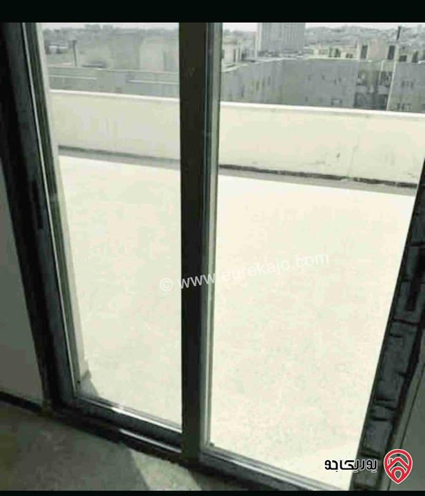 شقة فخمة طابق اخير مع روف مساحة 220م وترس 40م للبيع في عمان - الرابية 