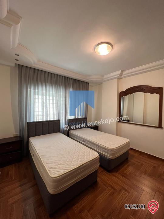 شقة أرضية مفروشة 200م مع حديقة وترسات 150م للبيع في جبل عمان 