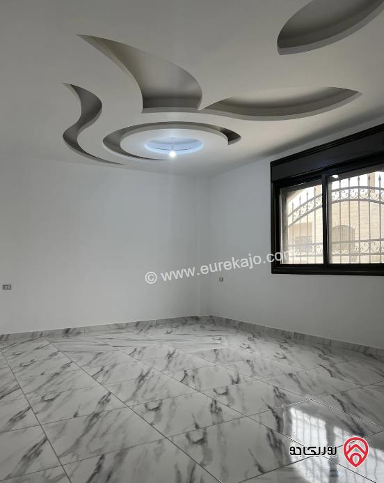 شقة مساحة 200م طابق أرضي للبيع في الزرقاء الجديدة 