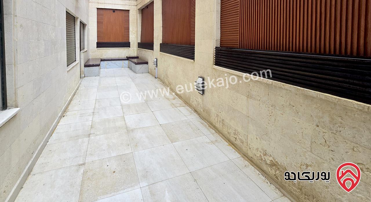 شقه شبه ارضية مساحة 100م مع ترس 50م للإيجار الفارغ في عمان - جبل عمان