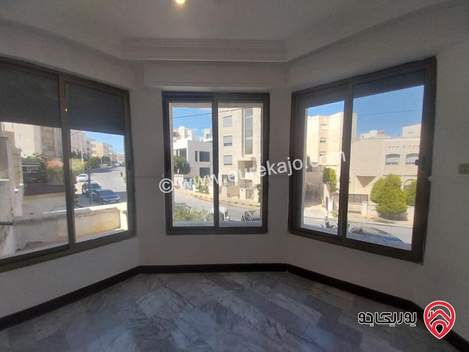 شقة طابقية مساحة 294م طابق أول للبيع في عمان - دير غبار 