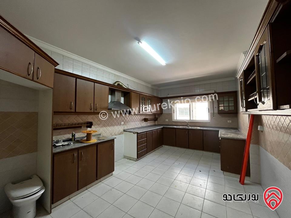 شقة طابق أول مساحة 210م للايجار في عمان - خلدا