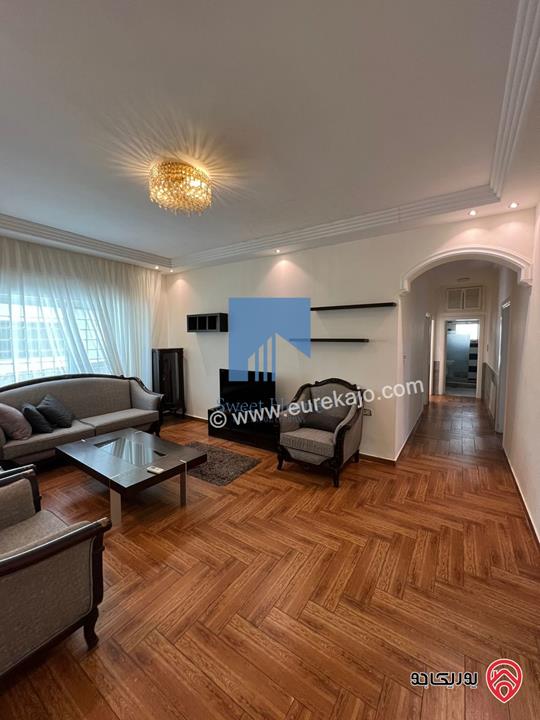 شقة أرضية مفروشة 200م مع حديقة وترسات 150م للبيع في جبل عمان 