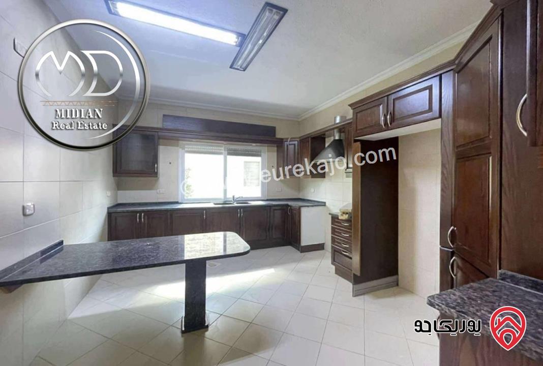 شقة للبيع في عمان - ضاحية النخيل مساحة 210م طابق اول تشطيبات سوبر ديلوكس اطلالة جميلة بسعر مميز جداً