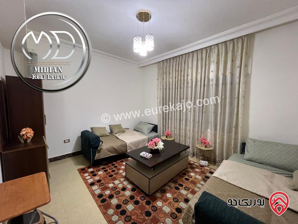 شقة مفروشة للايجار في عمان - ام السماق مساحة 130م طابق ثاني تشطيبات و فرش سوبر ديلوكس اطلالة جميلة بسعر مميز