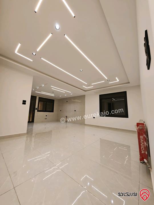 شقة طابق ارضي مساحة 225م مع ترسات 100م وكراج خاص للبيع في عمان - شفا بدران 