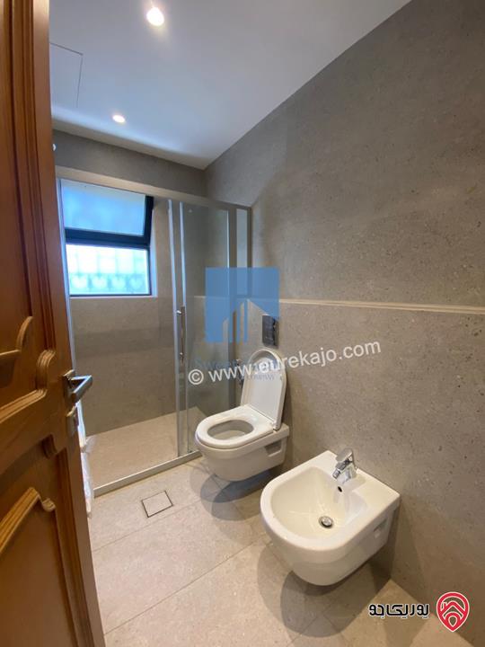 فيلا مستقلة فاخرة مساحة 700م على ارض 1 دونم و 350م للبيع في عمان - أم السماق الشمالي قرب التلاوي وخلف السنترو 