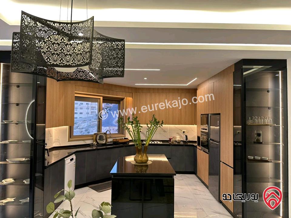 شقة فاخرة طابق ثالث مساحة 242م للايجار مفروشة في عمان - الجبيهة