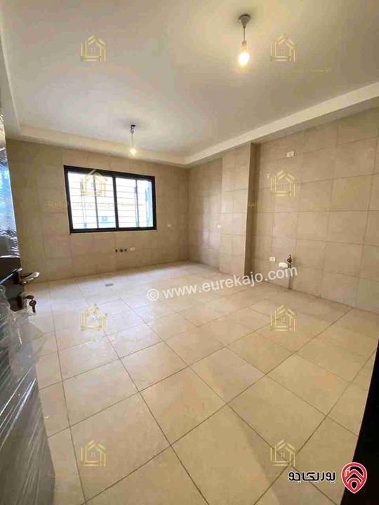 شقة جديدة لم تسكن طابق ارضي مساحة 200م مع ترس 40م للإيجار في عمان - خلدا 