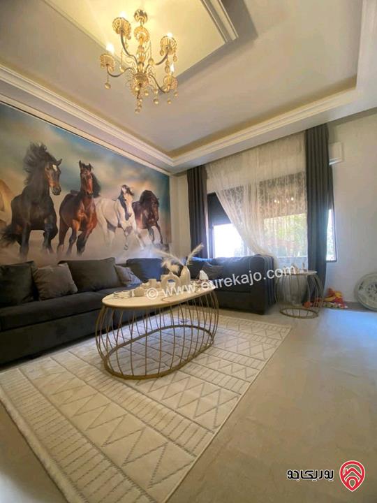 شقة ديلوكس طابق أرضي معلق مساحة 130م للبيع في عمان - ام السماق 