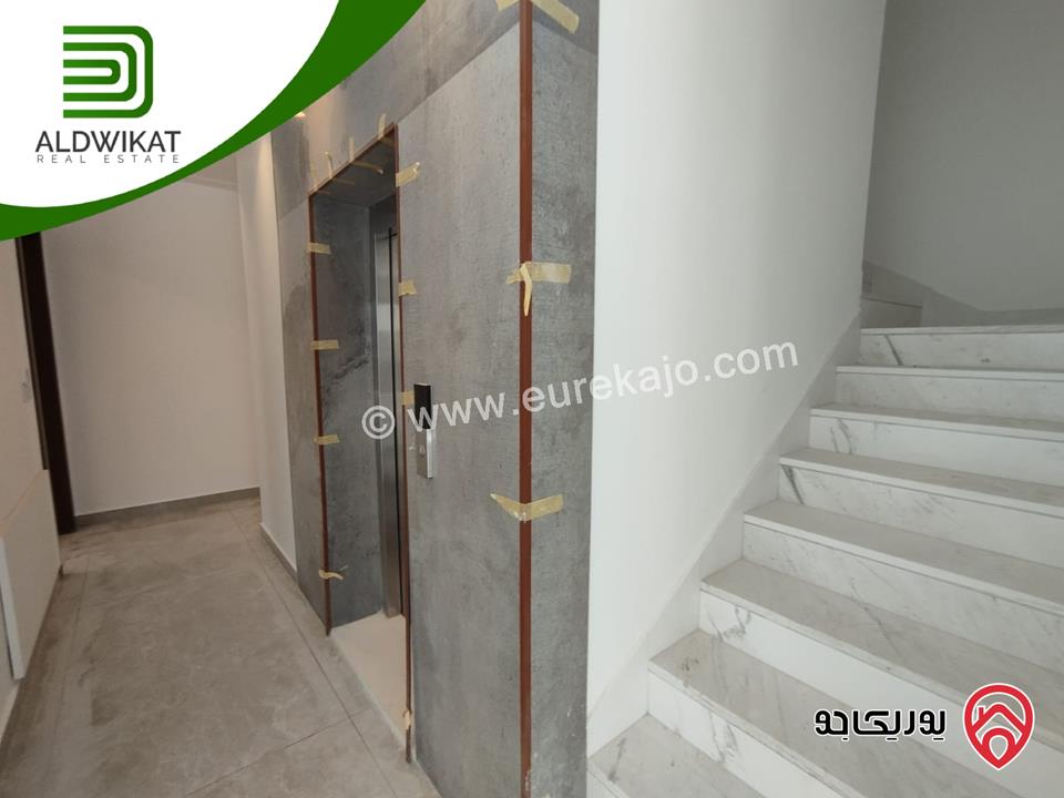 فيلا للبيع في عمان - دابوق مساحة الارض 550م ومساحة البناء 655م ومساحة الحديقة 250م