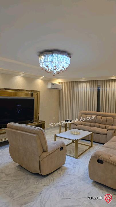 شقة طابقية طابق ثالث مساحة 305م للبيع في عمان - الرابية