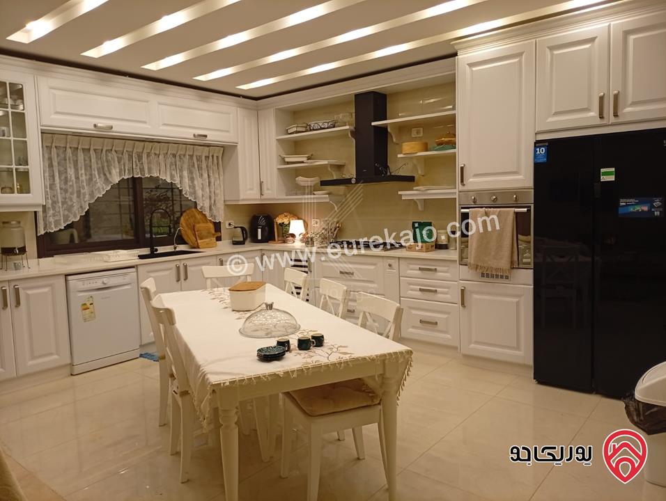 شقة فاخرة شبه أرضية مساحة 221م داخلي و 280م خارجي للبيع في عمان - على طريق المطار