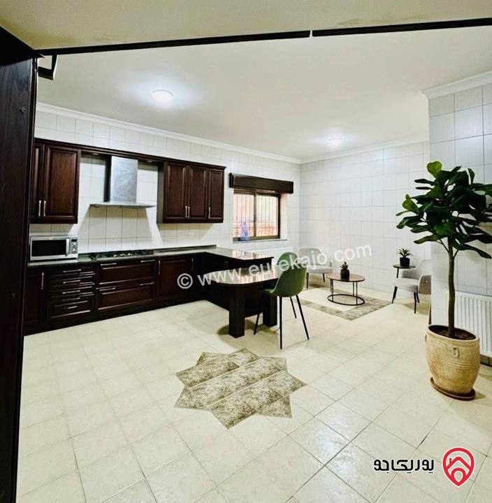 فيلا مساحة 900م على أرض 1 دونم و 150م للبيع في عمان - طريق المطار رجم عميش