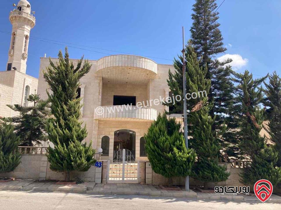 فيلا فاخرة مساحة الارض 941م و مساحة البناء 979م للبيع في عمان - مرج الحمام
