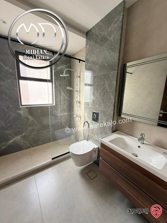 شقة دوبلكس جديدة للبيع طابق أخير مع روف في عمان - حي الصحابة مساحة 245م مع تراسات تشطيبات ديكورات سوبر ديلوكس اطلالة جميلة