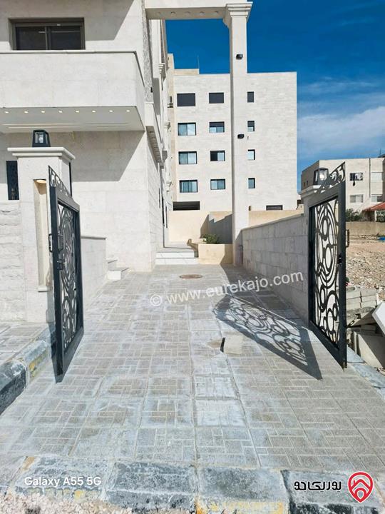 شقة شبه ارضي فخمة مساحة 150 متر داخلي وخارجي 160 متر للبيع في عمان - شفا بدران بسعر 81 الف ت 0796974924