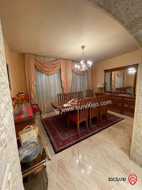 فيلا مساحة 840م على أرض 965م للبيع في عمان - الرابية