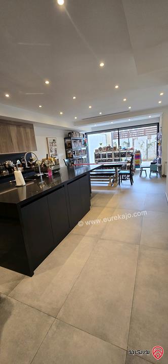 شقة تربلكس مساحة 469م داخلي و 150م خارجي للبيع في عمان - عبدون