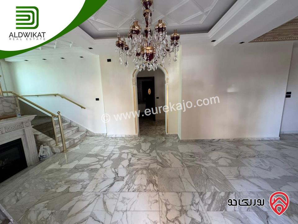 عماره سكنية للبيع في عمان - الشميساني مجددة بالكامل تتكون من 5 شقق طابقيه مساحة الشقة 250م ومساحة الارض 677م بسعر مغري