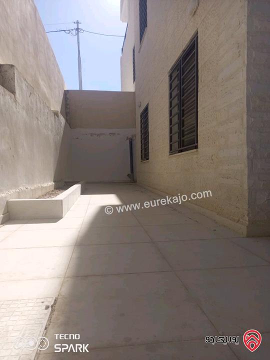 شقة مساحة 100م شبه ارضي للبيع في الزرقاء - مدينة الشرق