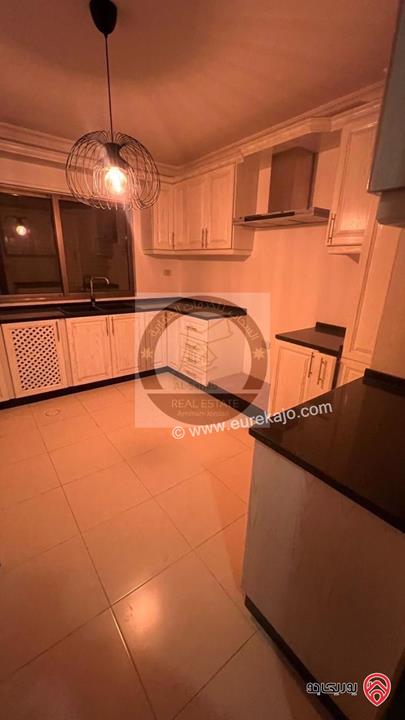 شقة مساحة 200م طابق أول مجددة بالكامل للايجار  في عمان - دير غبار 