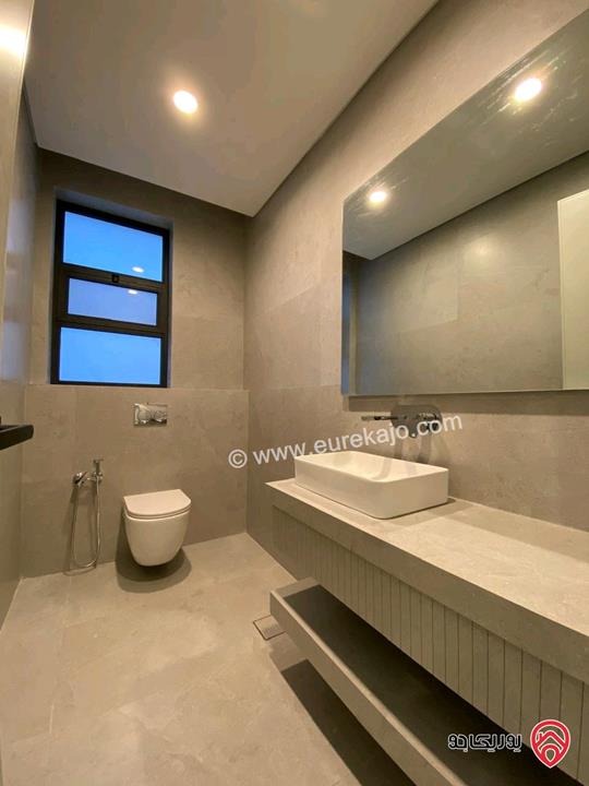 شقة طابقية ارضية مساحة 300م داخلي و 350م خارجي للبيع في عمان - دابوق