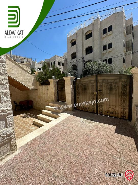 بيت مستقل مساحة البناء 320م ومساحة الارض 315م للبيع في عمان - الياسمين