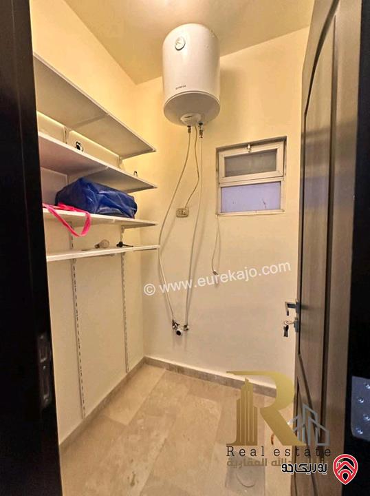 شقة مميزة مساحة 180م داخلي و 300م خارجي للبيع في عمان - الرونق 