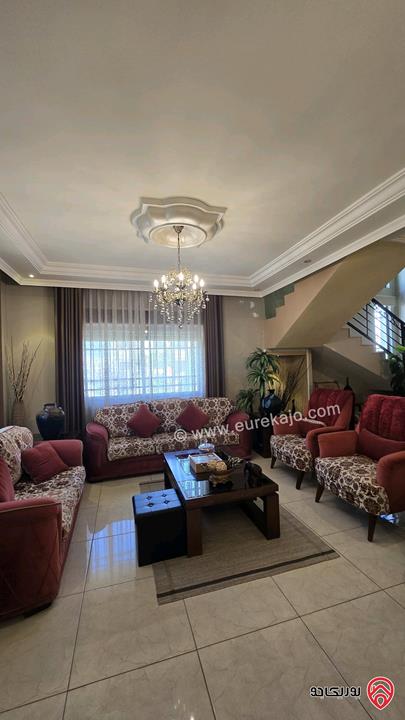 فيلا مساحة 330م على أرض 405م للبيع في عمان - طريق المطار البنيات 