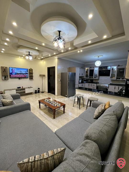 شقة شبه ارضية جديدة مساحة 180م داخلي و 200م خارجي للبيع في عمان - صويلح