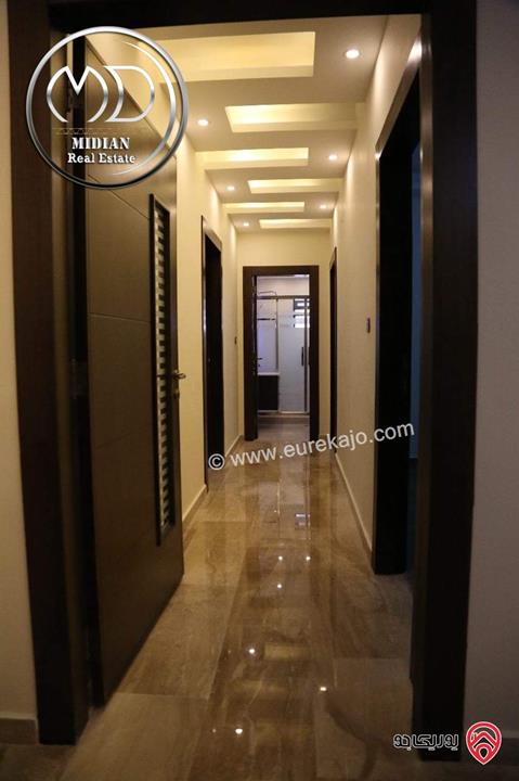 شقة شبه ارضي فارغة للايجار في عمان - ضاحية النخيل مساحة 200م مع ترس و حديقة 250م تشطيبات ديكورات عصرية فاخرة