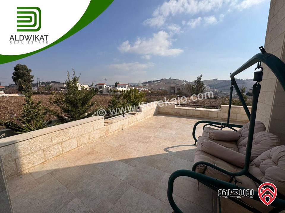 فيلا مساحة الارض 1600م ومساحة البناء 1100م مساحة الحديقة 400م للبيع في السلط - منطقة السرو 