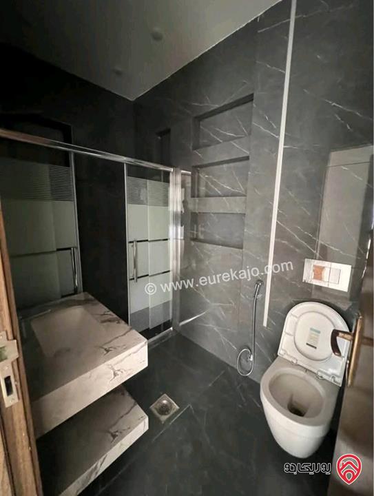 شقة فارغة طابق ثاني مساحة 250م للايجار في عمان - خلدا 