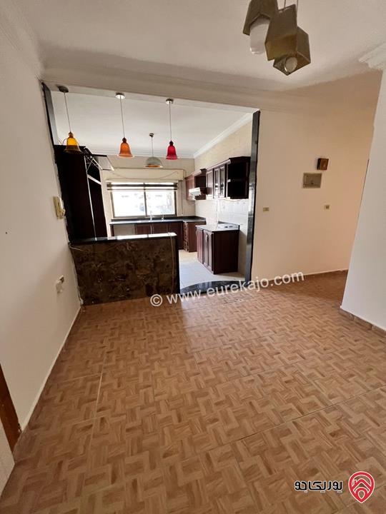 شقة فارغة طابق ثاني مساحة 140م للبيع في عمان - ضاحية الياسمين