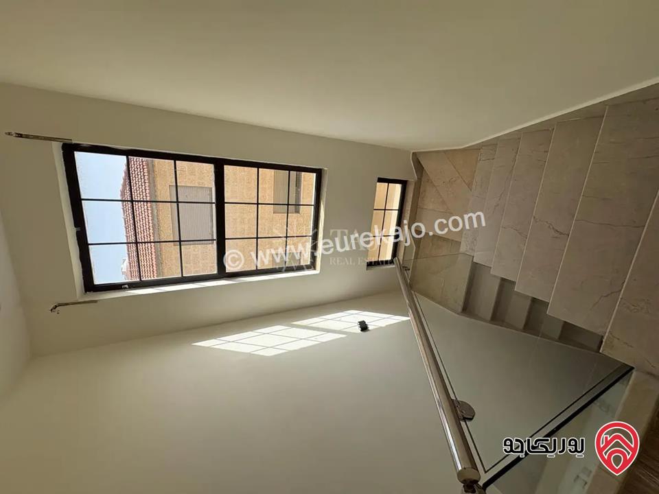 شقة فاخرة طابق روف مساحة 287م للبيع في عمان - ضاحية النخيل